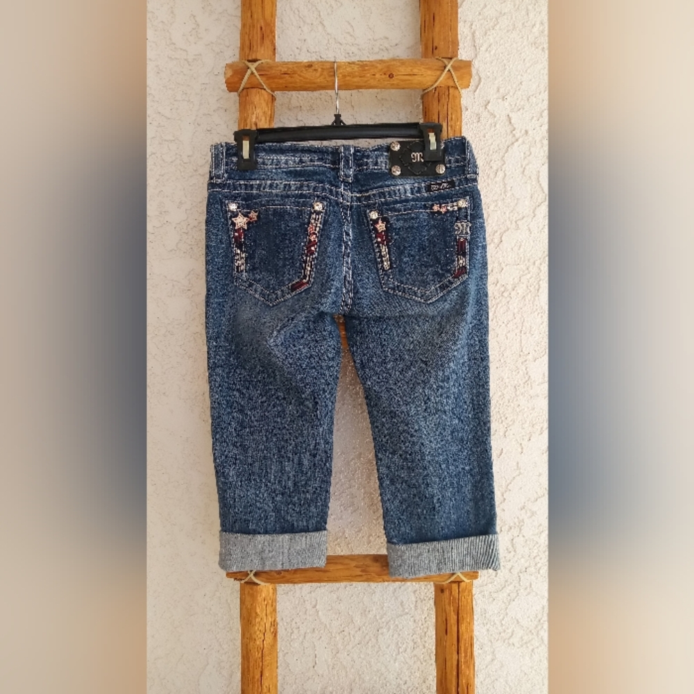 🔥 Miss Me Women's (28 W - 14 L) Cuffed Capri Distressed Jeans.🔥 FINAL PRICE 🔥 - Picture 3 of 4
